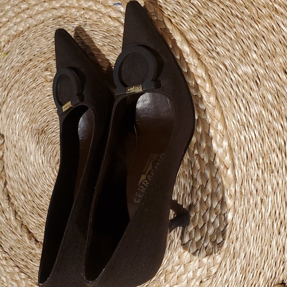 🔥🔥🔥🔥AUTHENTIC SALVATORE FERRAGAMO 7.5 🔥🔥🔥 - Picture 3 of 4